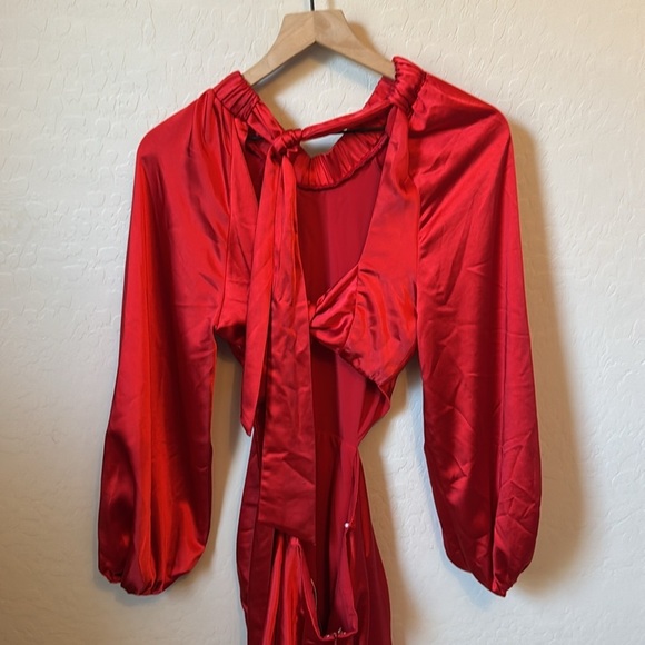 Elliatt x REVOLVE Ackins Cut Out Satin Maxi Dress Red Size XS - Picture 7 of 10